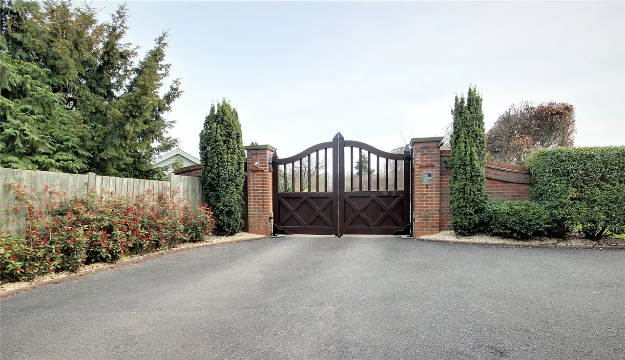 Brickendon Lane, Brickendon, Hertford, Hertfordshire, SG13 8NY, photo 2