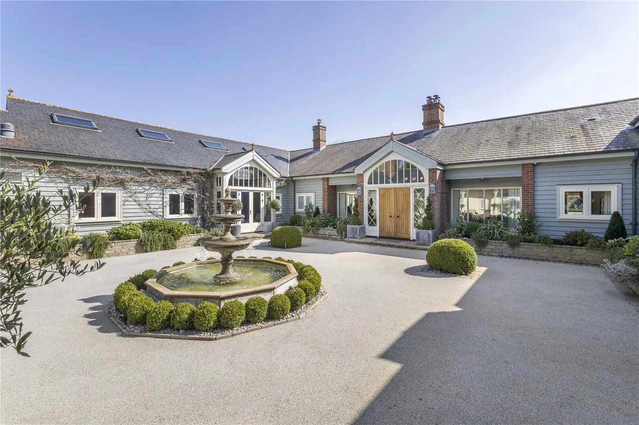 Brickendon Lane, Brickendon, Hertford, Hertfordshire, SG13 8NY, photo 6