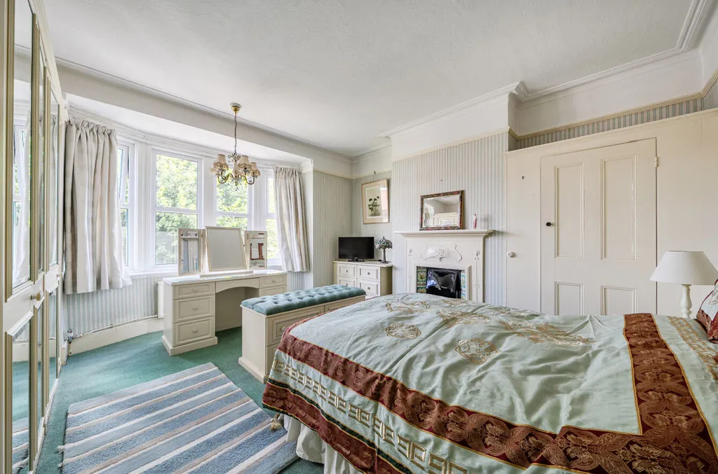 Purley Knoll, Purley CR8 3AF, photo 12