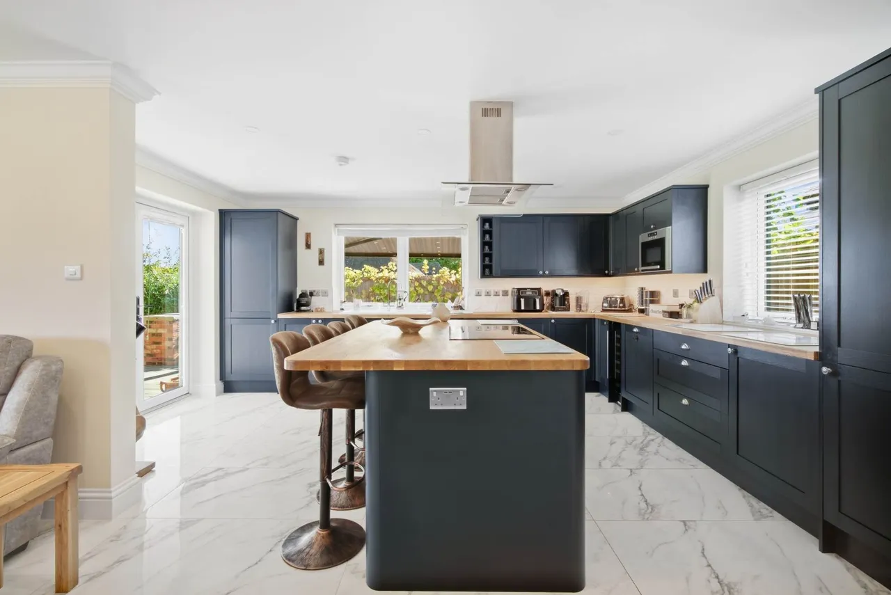 Barnett Way, Bierton, photo 43