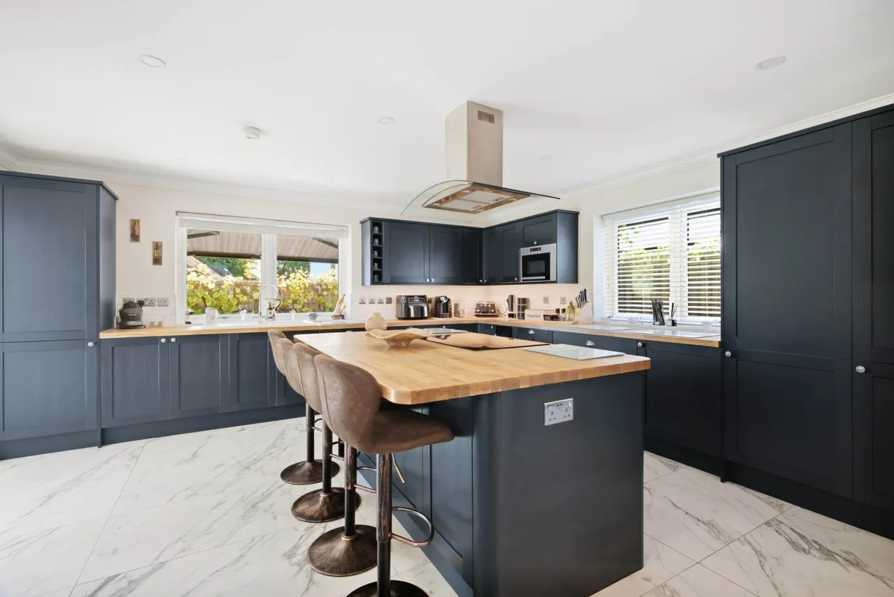 Barnett Way, Bierton, photo 2