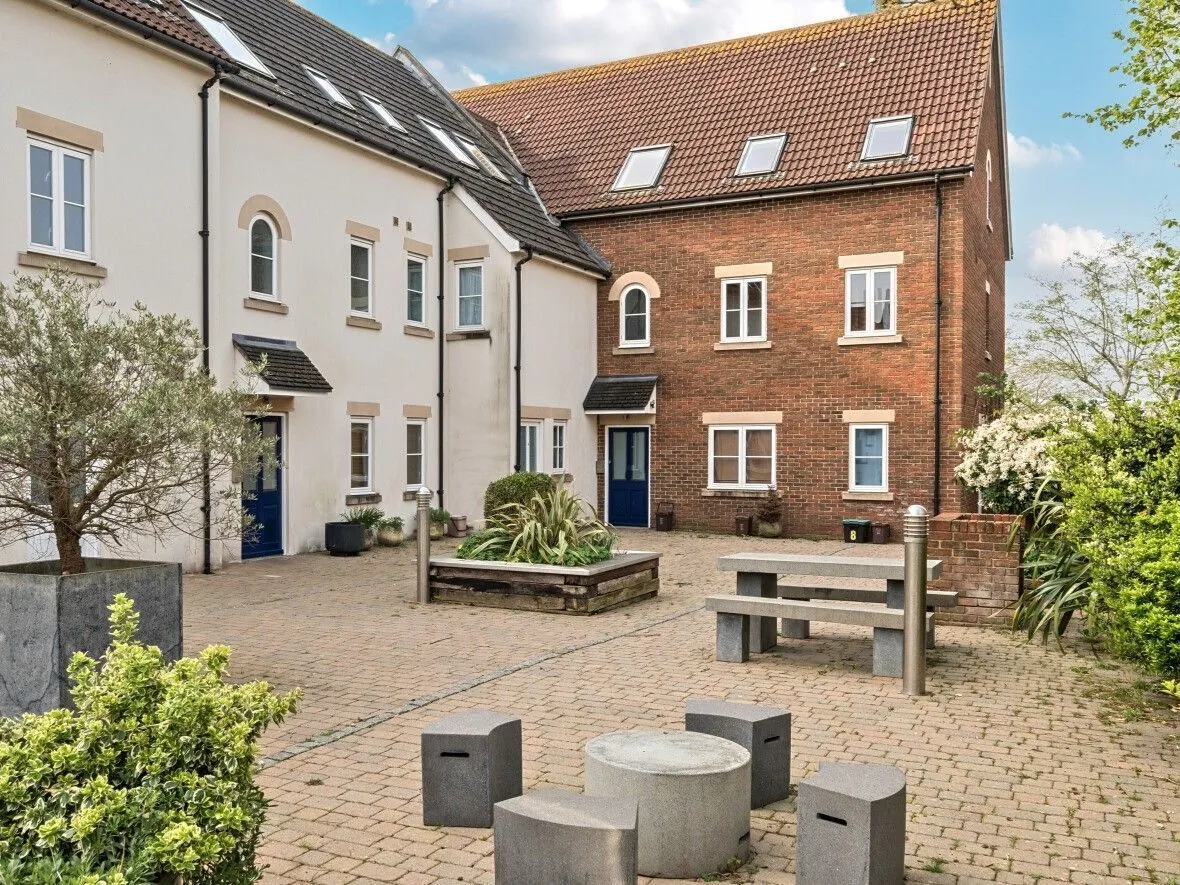 2 bed flat for sale, Sedgemoor Way, Glastonbury, BA6