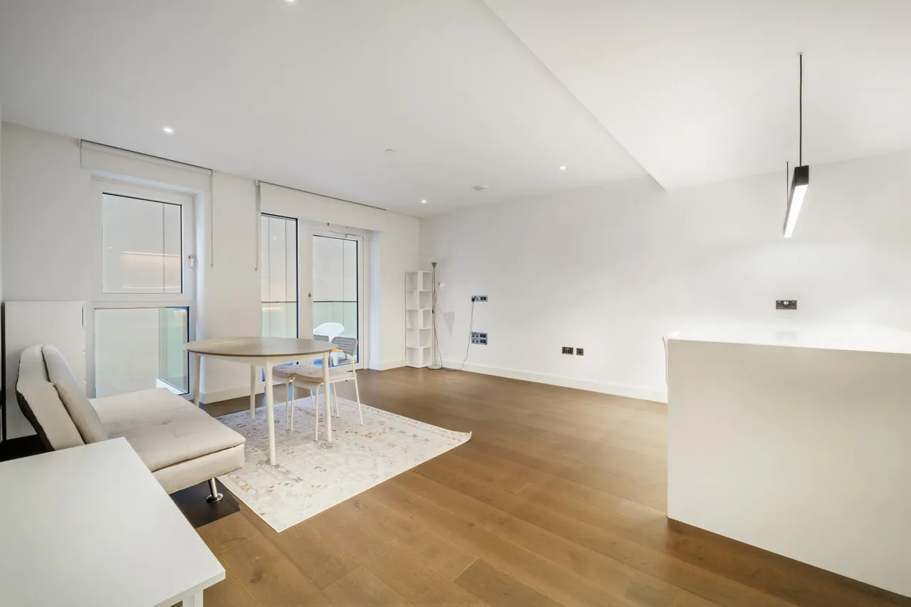 Belvedere Row, Fountain Park Way, W12, photo 2