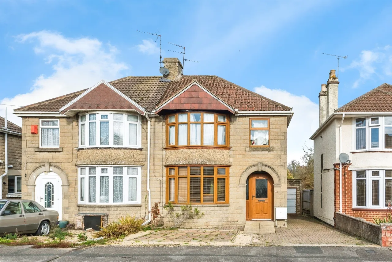 3 bed house for sale — Churchward Avenue, Swindon