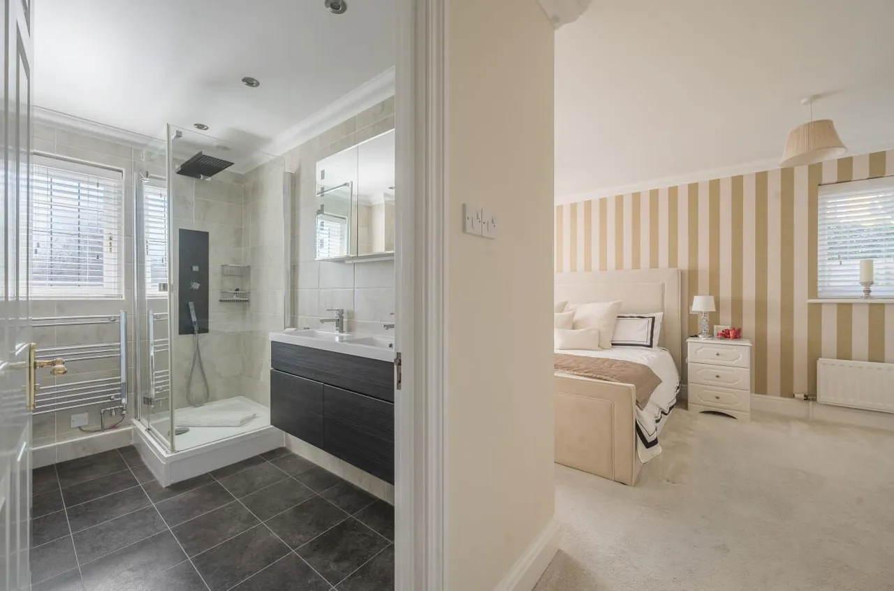Desirable Village Location, The Orchard, photo 19