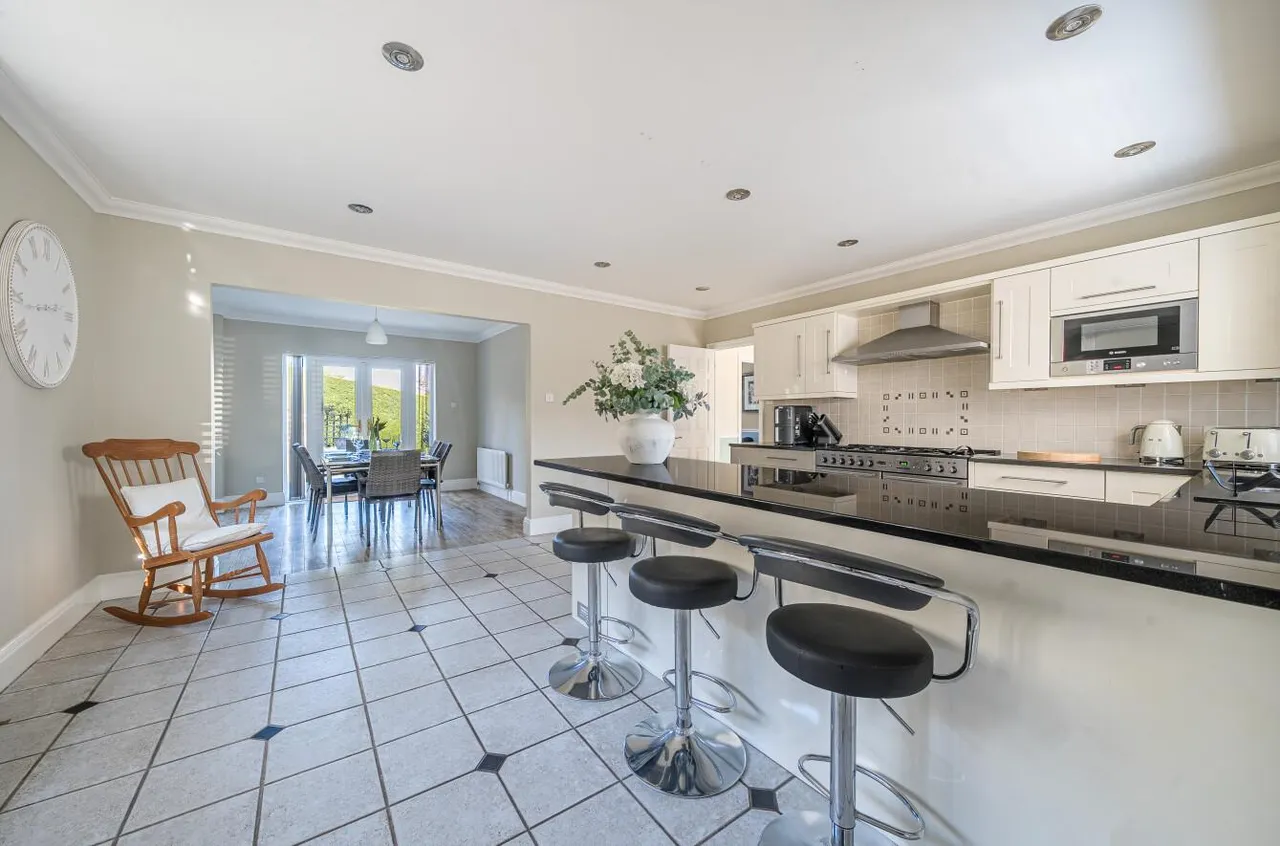 Desirable Village Location, The Orchard, photo 7