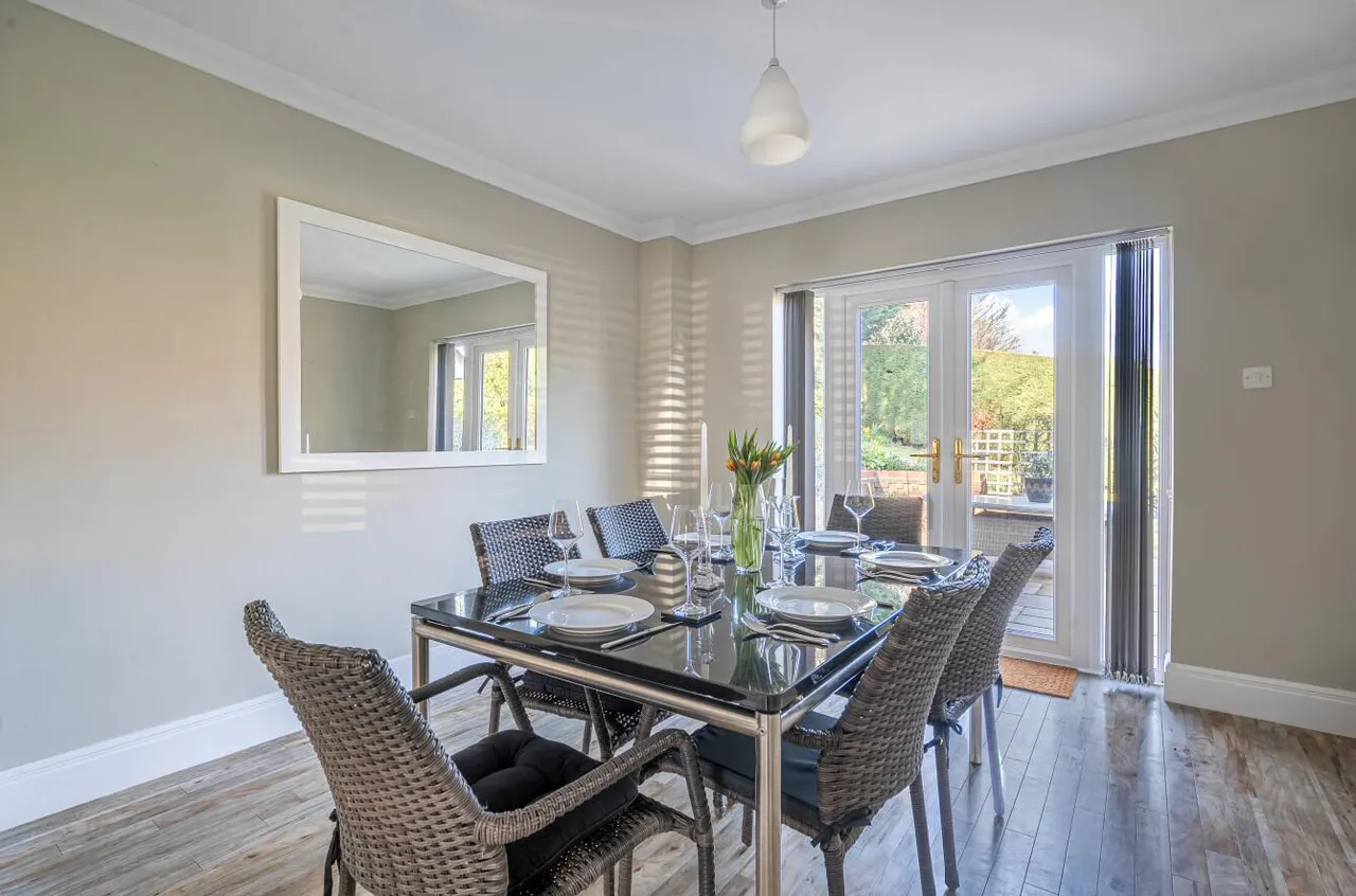 Desirable Village Location, The Orchard, photo 4