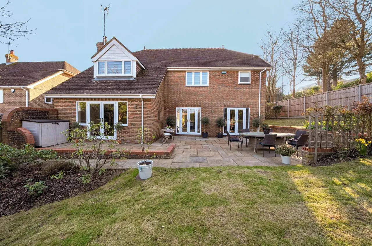 Desirable Village Location, The Orchard, photo 31