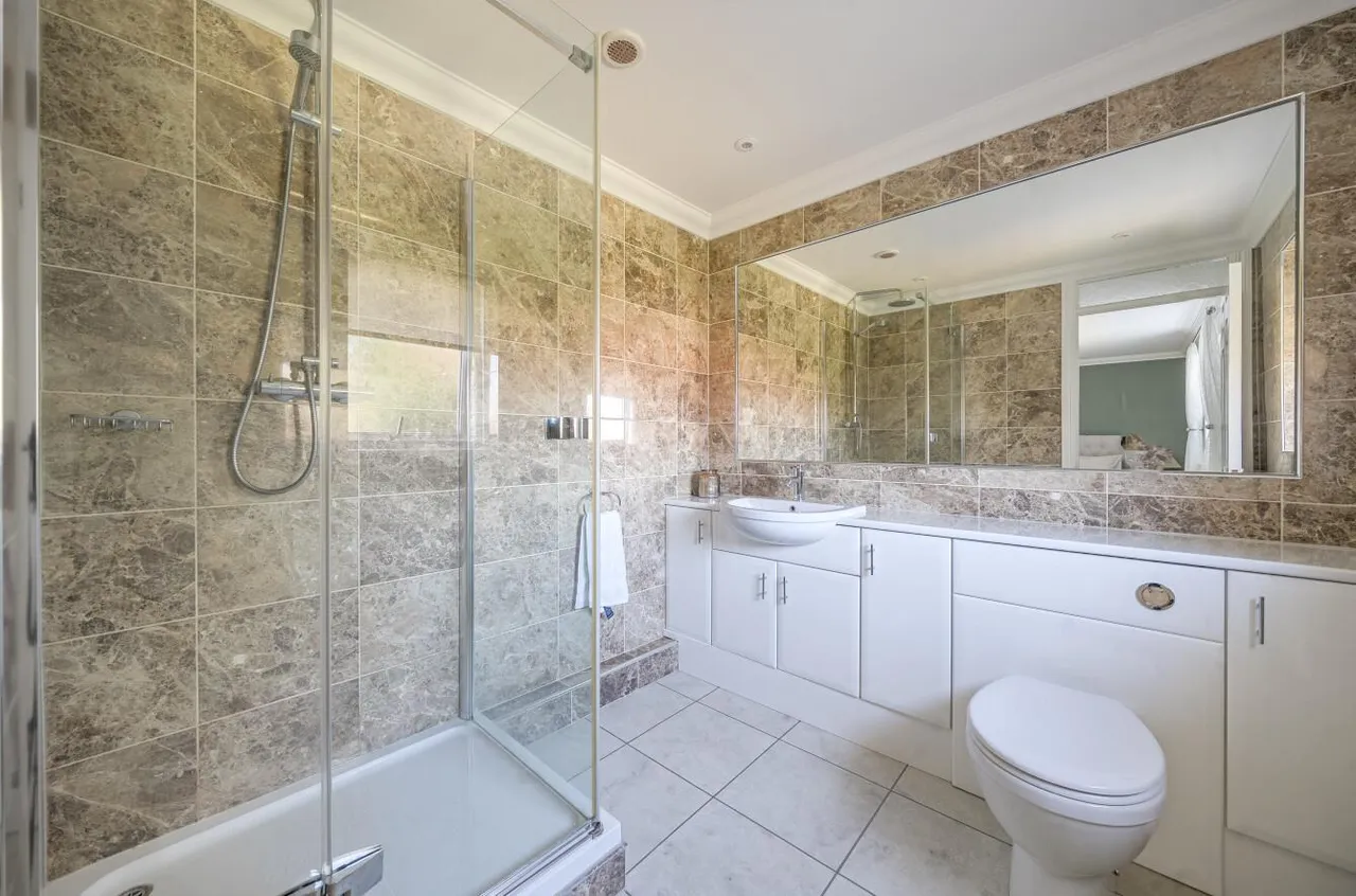 Desirable Village Location, The Orchard, photo 16
