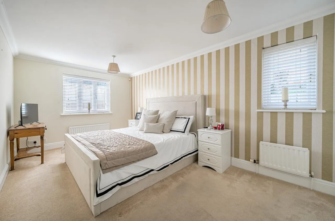 Desirable Village Location, The Orchard, photo 18