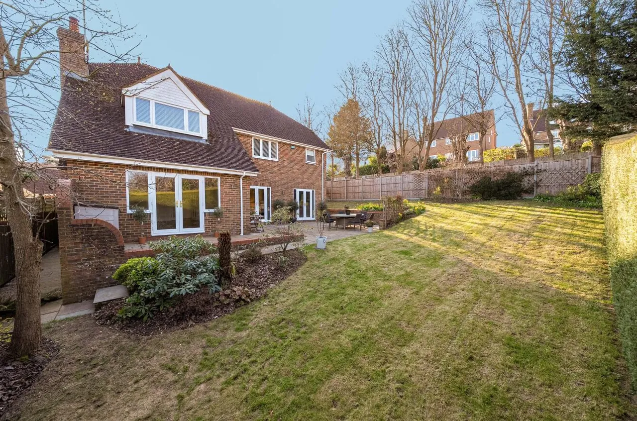 Desirable Village Location, The Orchard, photo 28
