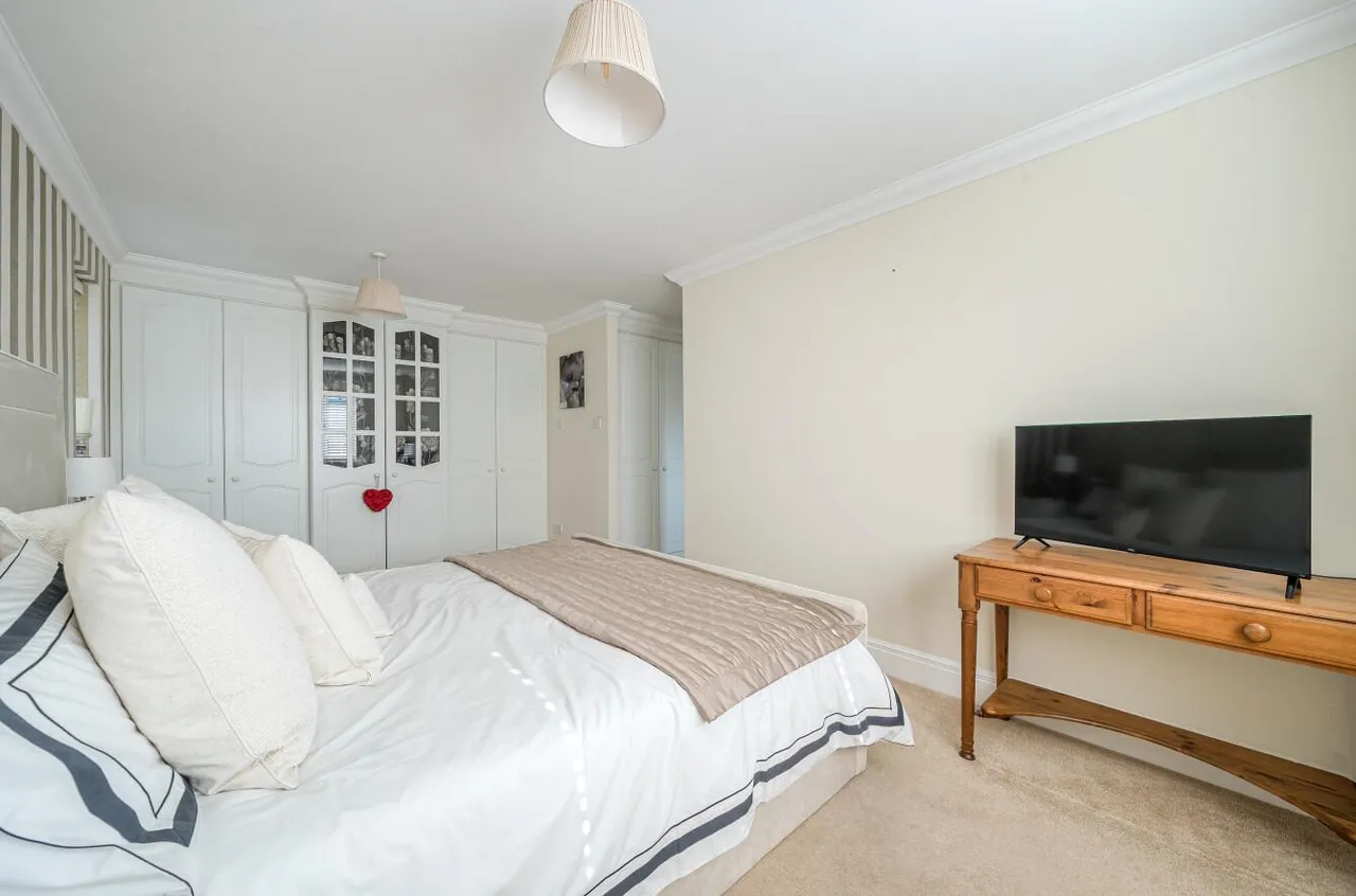 Desirable Village Location, The Orchard, photo 25