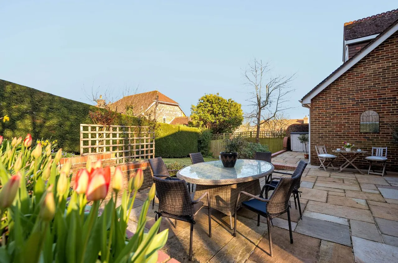 Desirable Village Location, The Orchard, photo 27