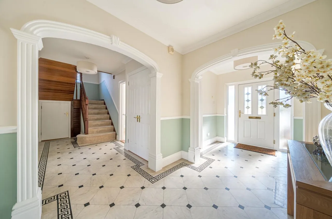 Desirable Village Location, The Orchard, photo 10
