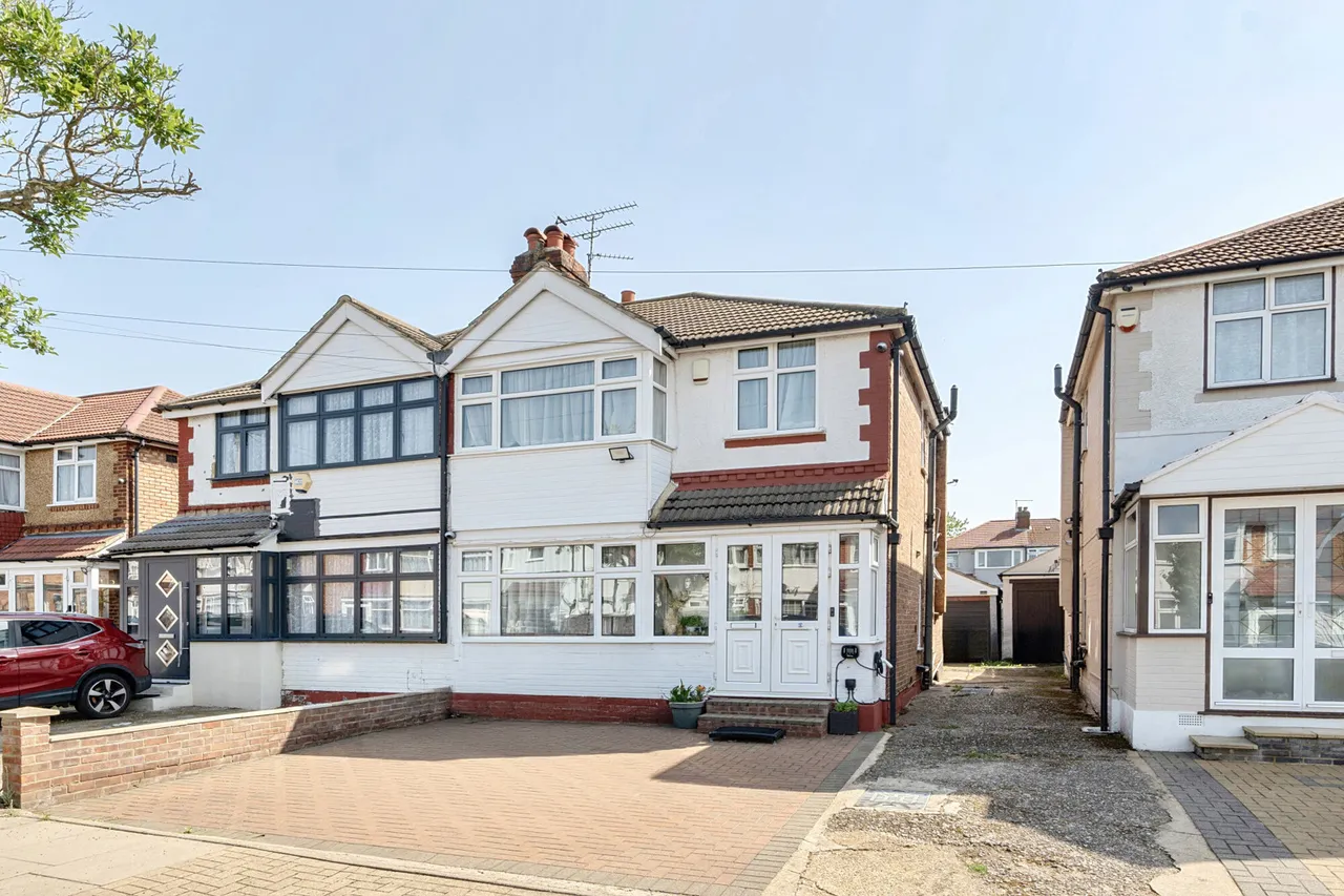 3 bed house for sale, Morley Crescent East, Stanmore, HA7