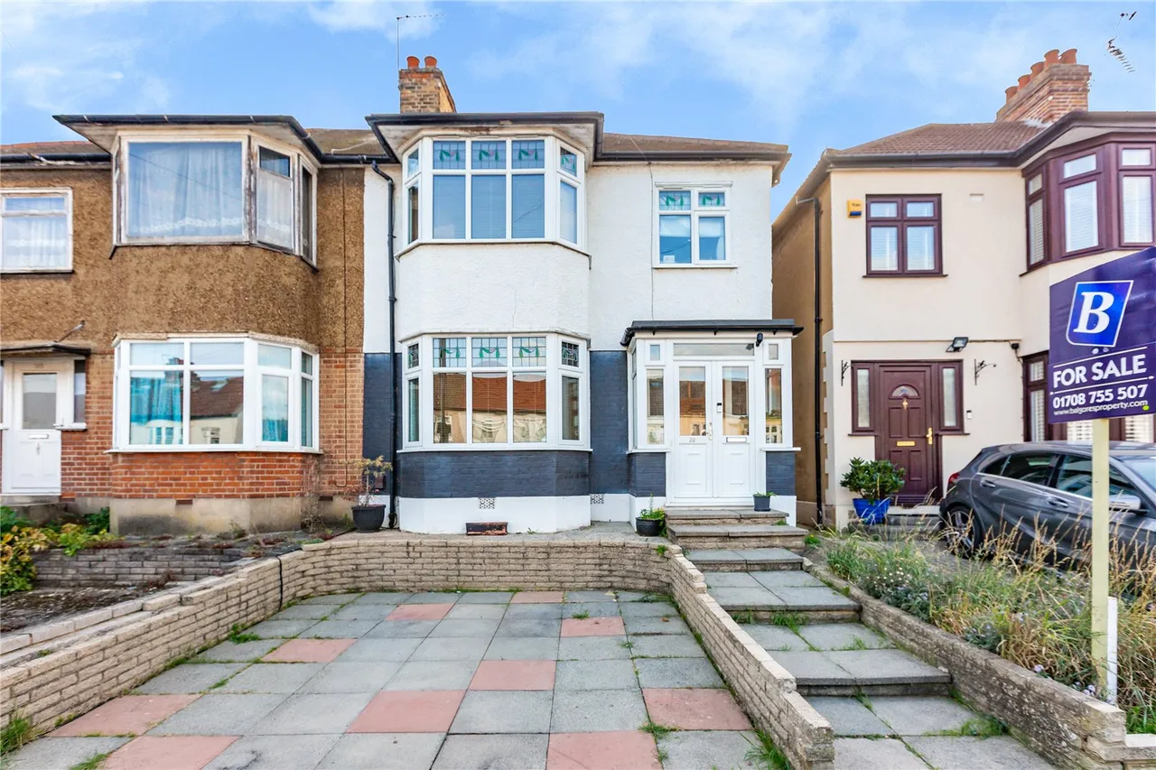 3 bed house for sale, Romford, RM1