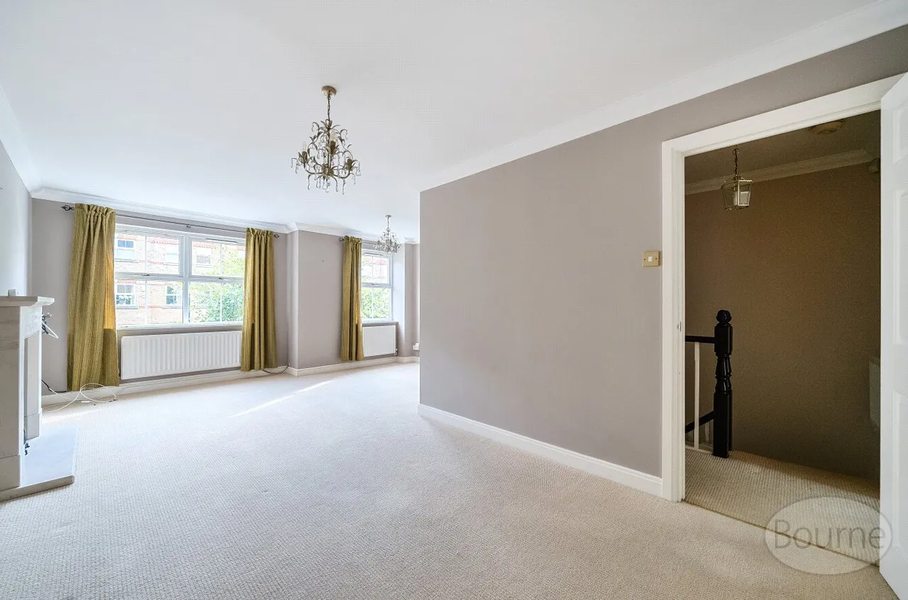 Silistria Close, Knaphill, GU21, photo 9