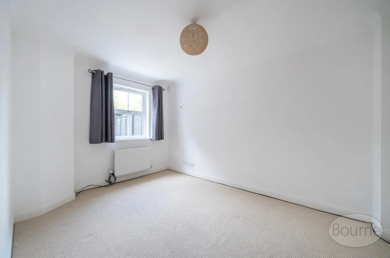 Silistria Close, Knaphill, GU21, photo 13