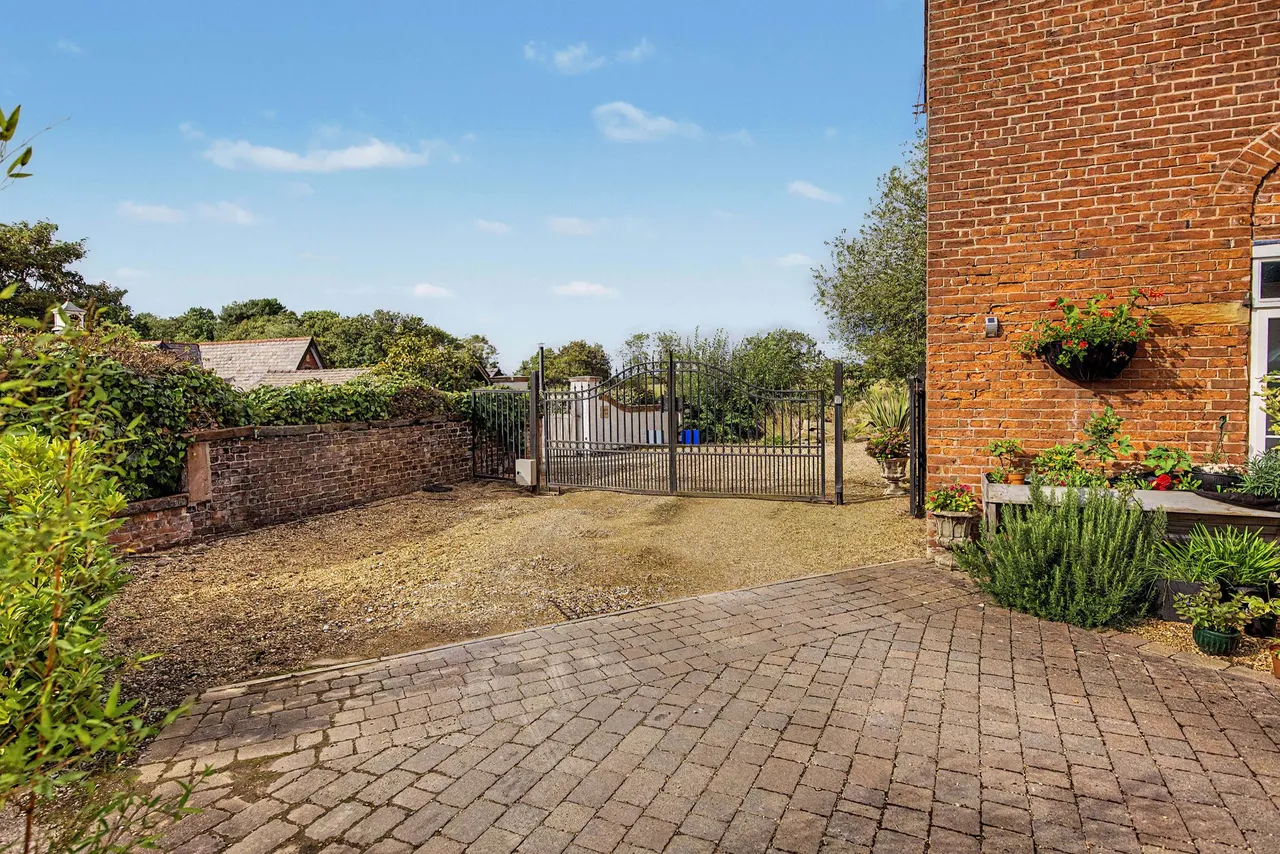 Cottages Lumb Brook Road, Warrington, photo 12