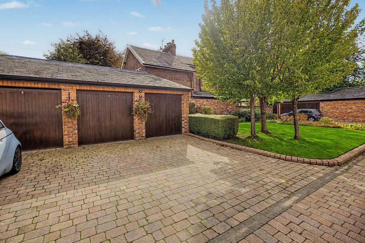 Cottages Lumb Brook Road, Warrington, photo 13