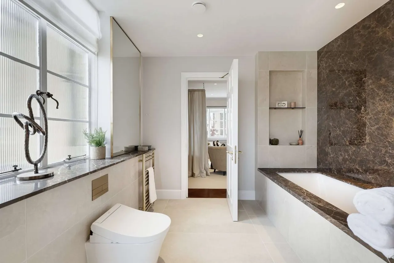 Grosvenor Square, London, W1K, photo 16