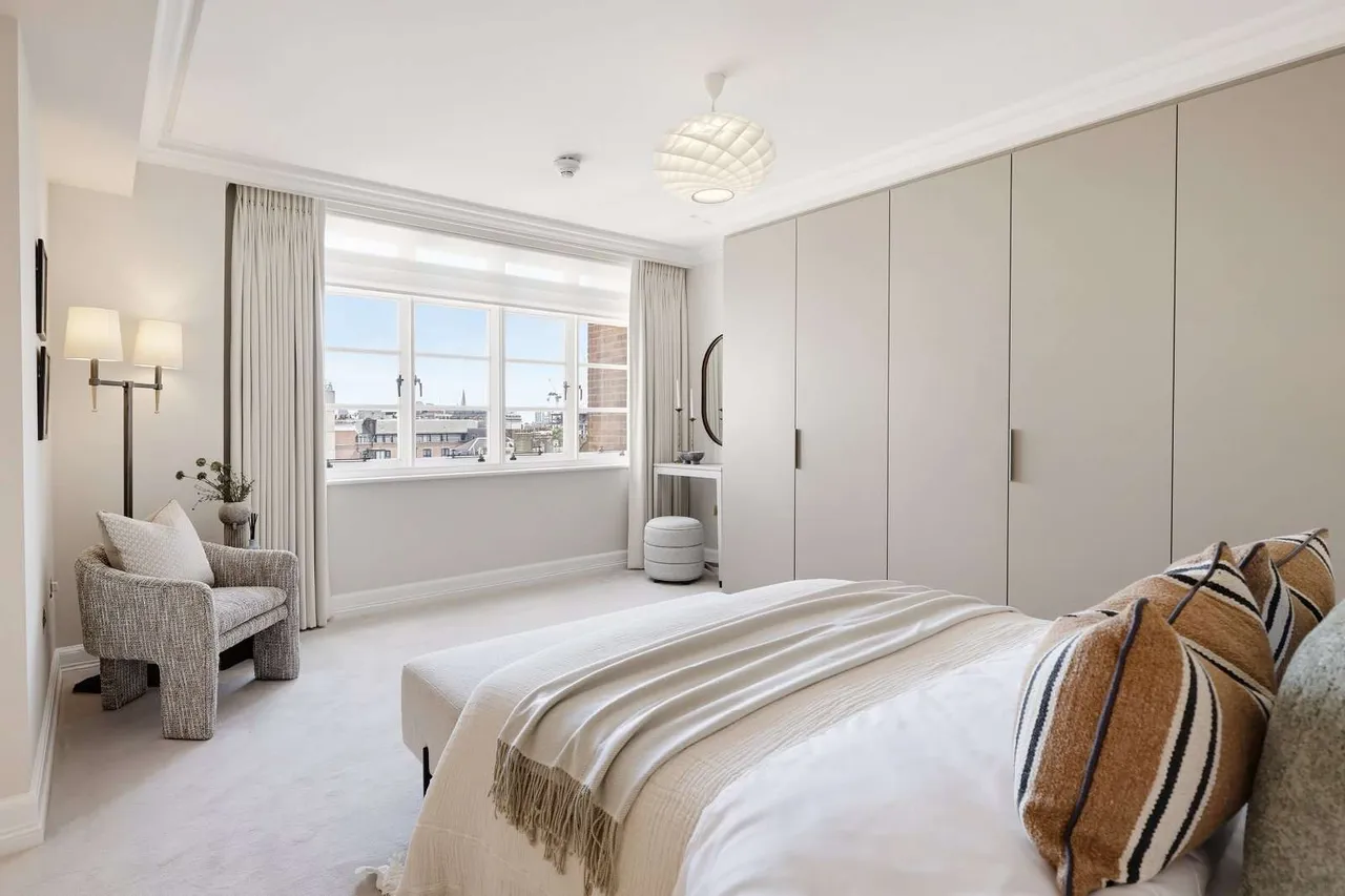 Grosvenor Square, London, W1K, photo 32