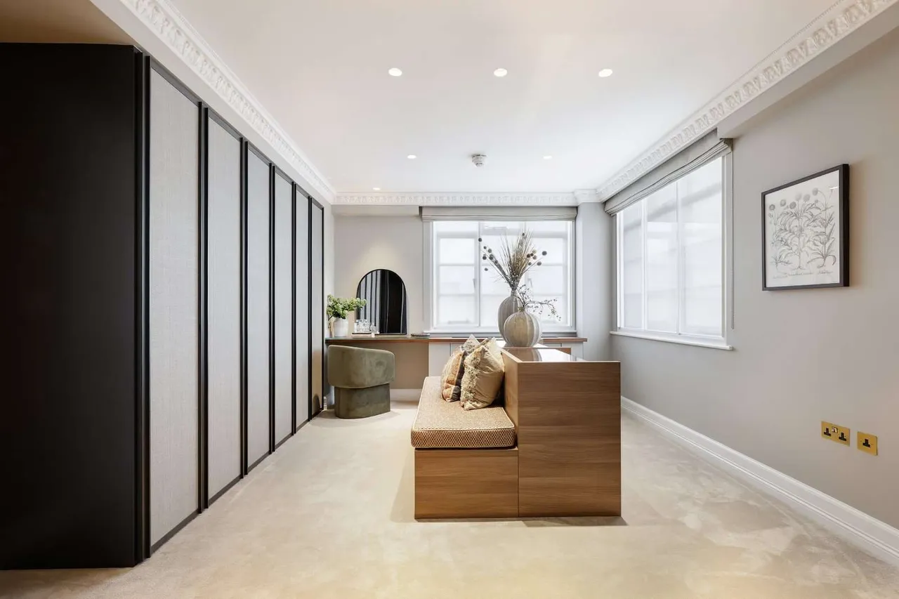 Grosvenor Square, London, W1K, photo 12