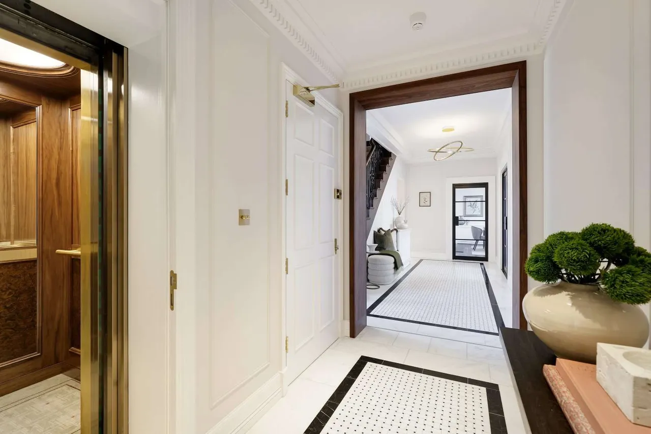 Grosvenor Square, London, W1K, photo 36