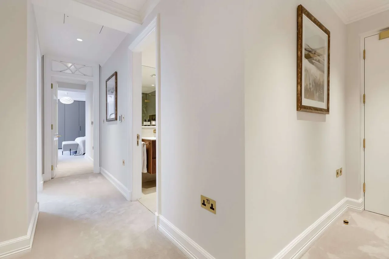 Grosvenor Square, London, W1K, photo 27