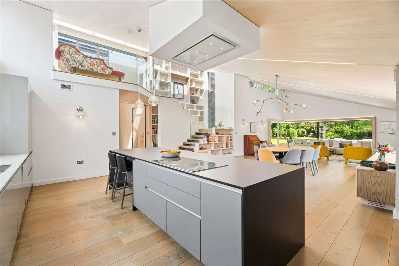 Hervines Road, Amersham, Buckinghamshire, HP6 5HS, photo 4