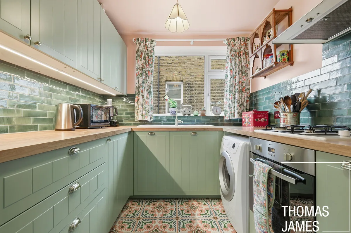 2 bed flat for sale, Maurice Court, London, N22