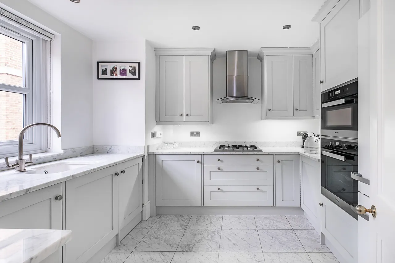 Kingston Hill Place, Kingston Upon Th..., photo 2