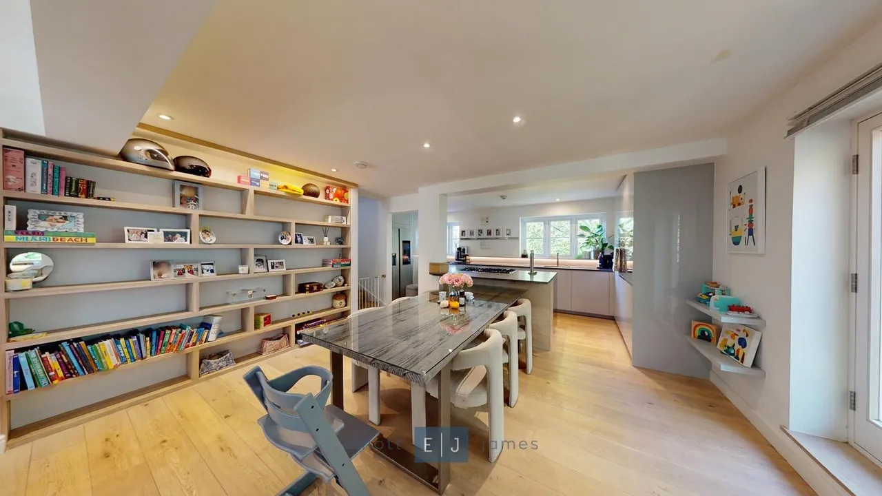 Epping New Road, Buckhurst Hill, IG9, photo 2