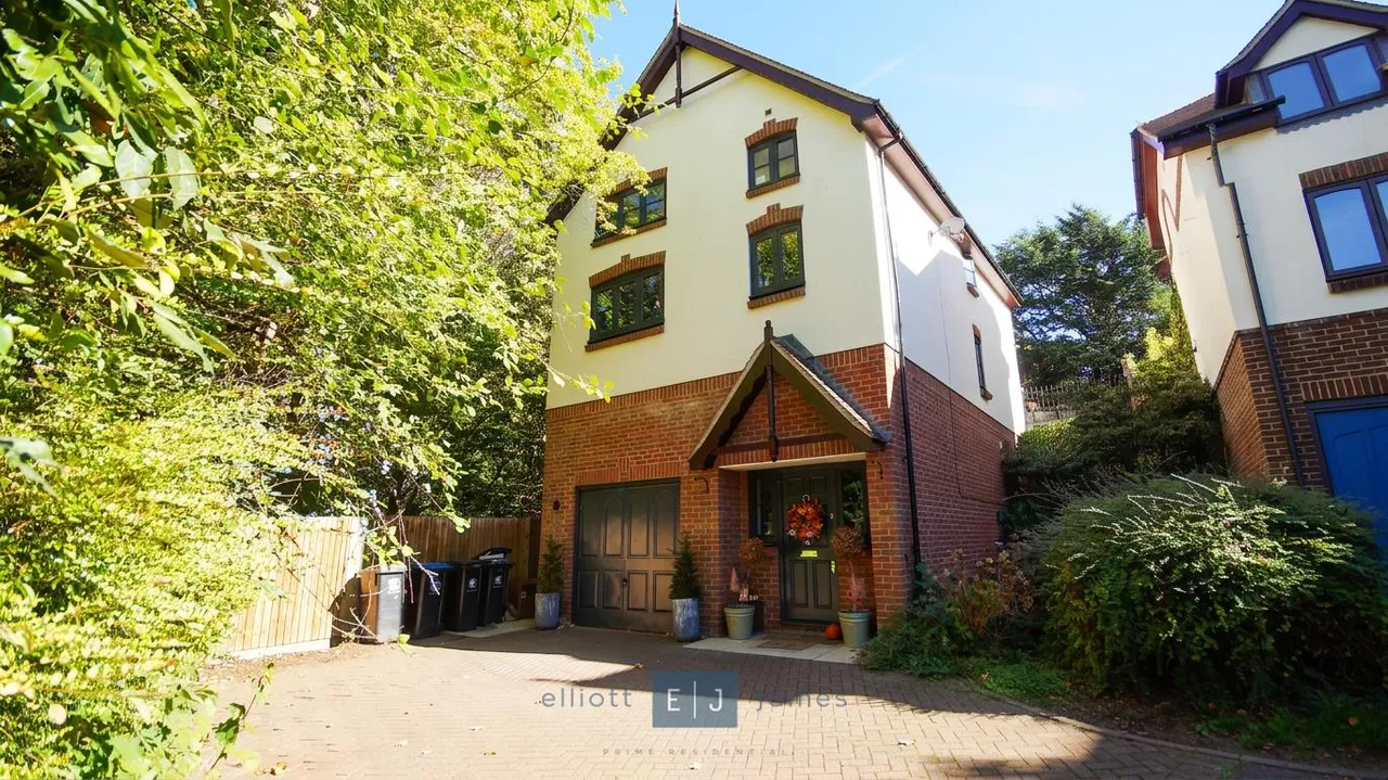 4 bed house to rent, Epping New Road, Buckhurst Hill, IG9