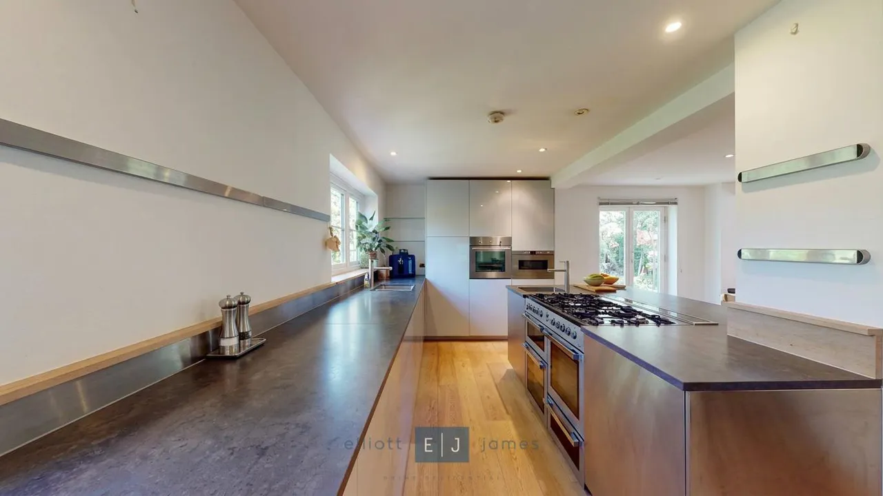 Epping New Road, Buckhurst Hill, IG9, photo 3