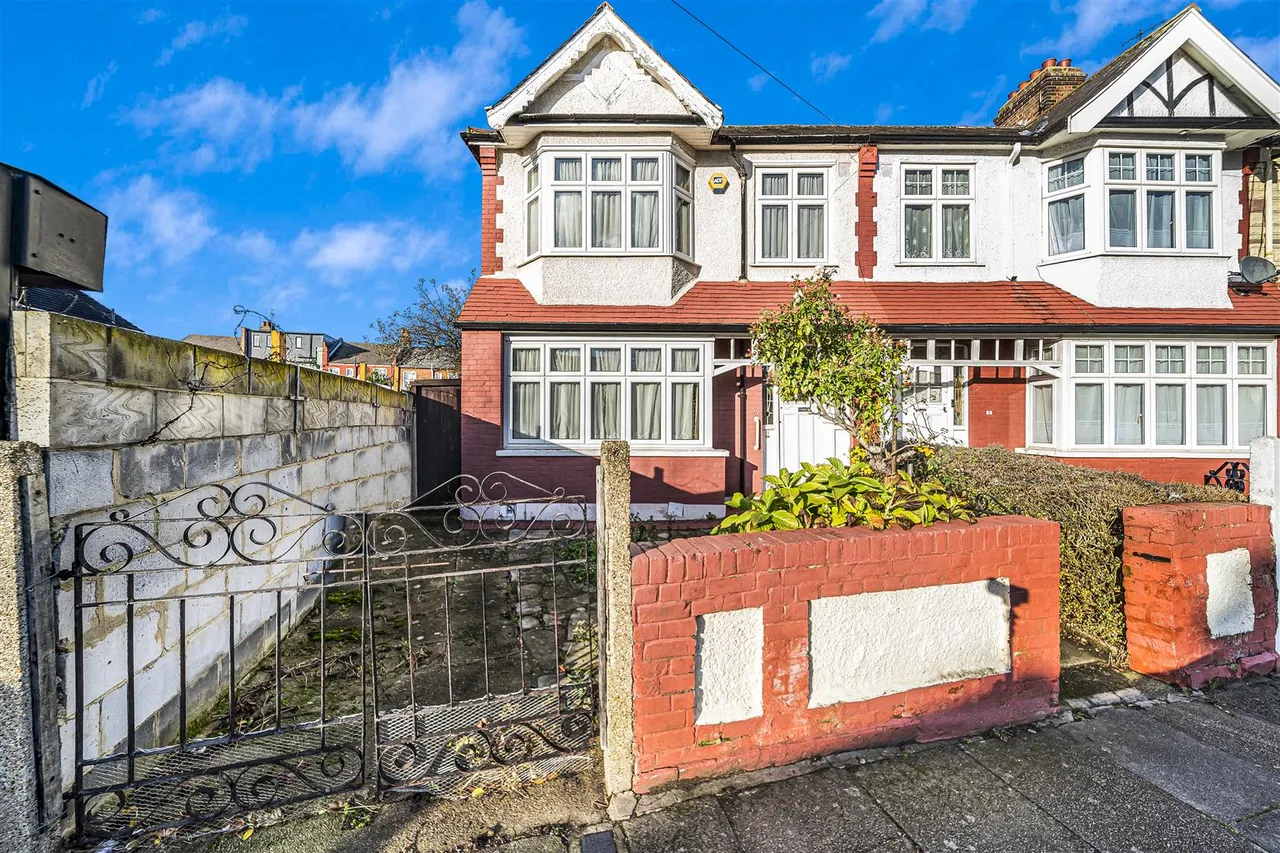 3 bed house for sale, Sandringham Road, Wood Green, N22
