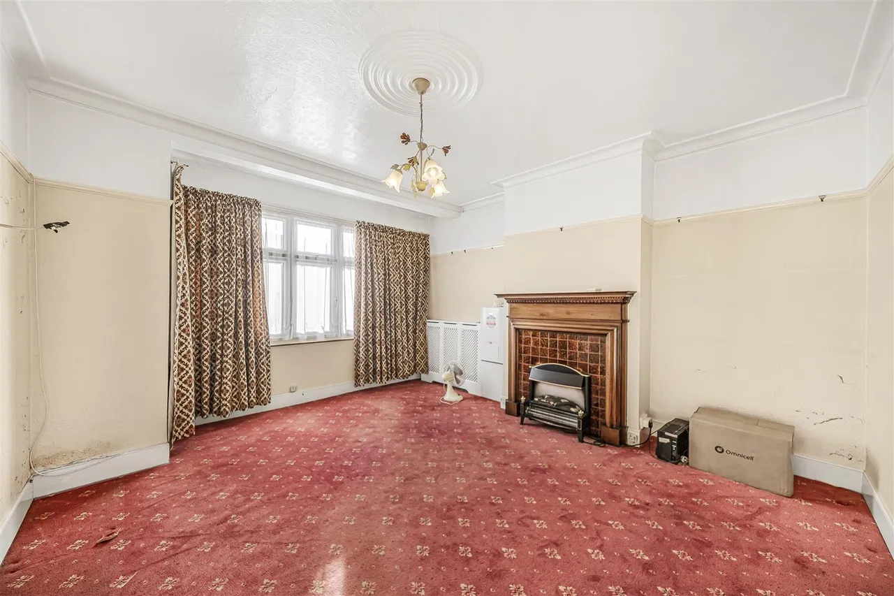 Sandringham Road, Wood Green, N22, photo 2