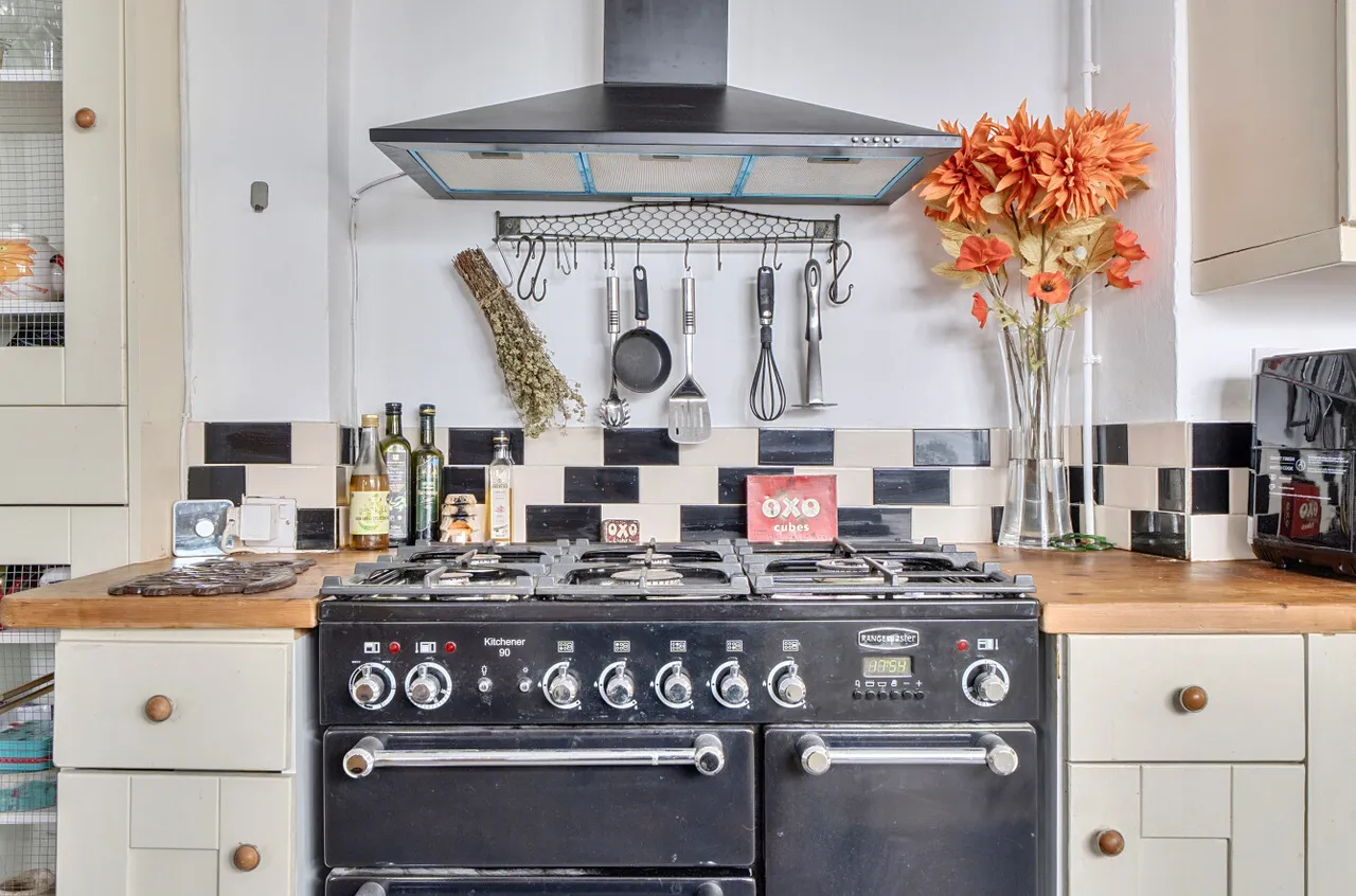 North Street, Oundle, PE8, photo 8