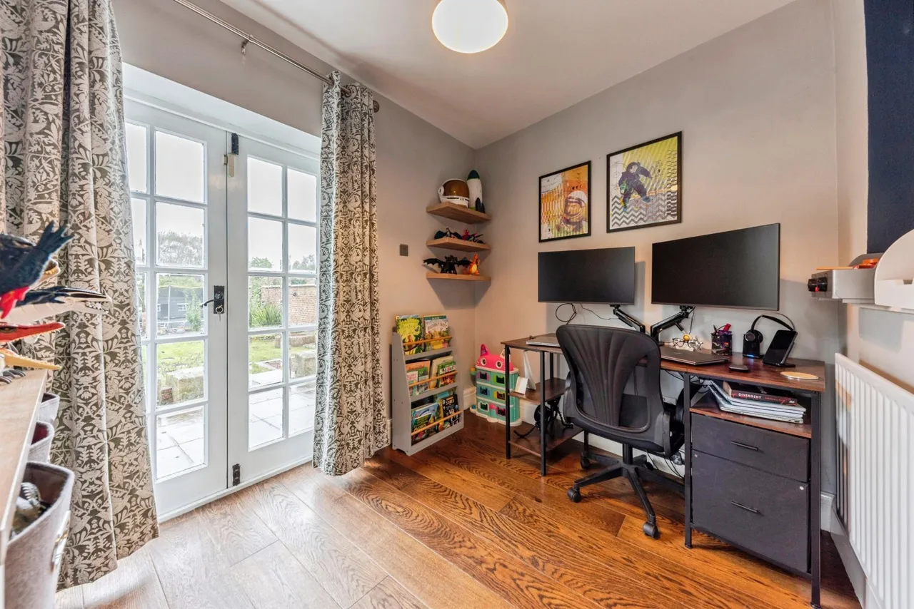 School Lane, Kneesall, NG22, photo 10