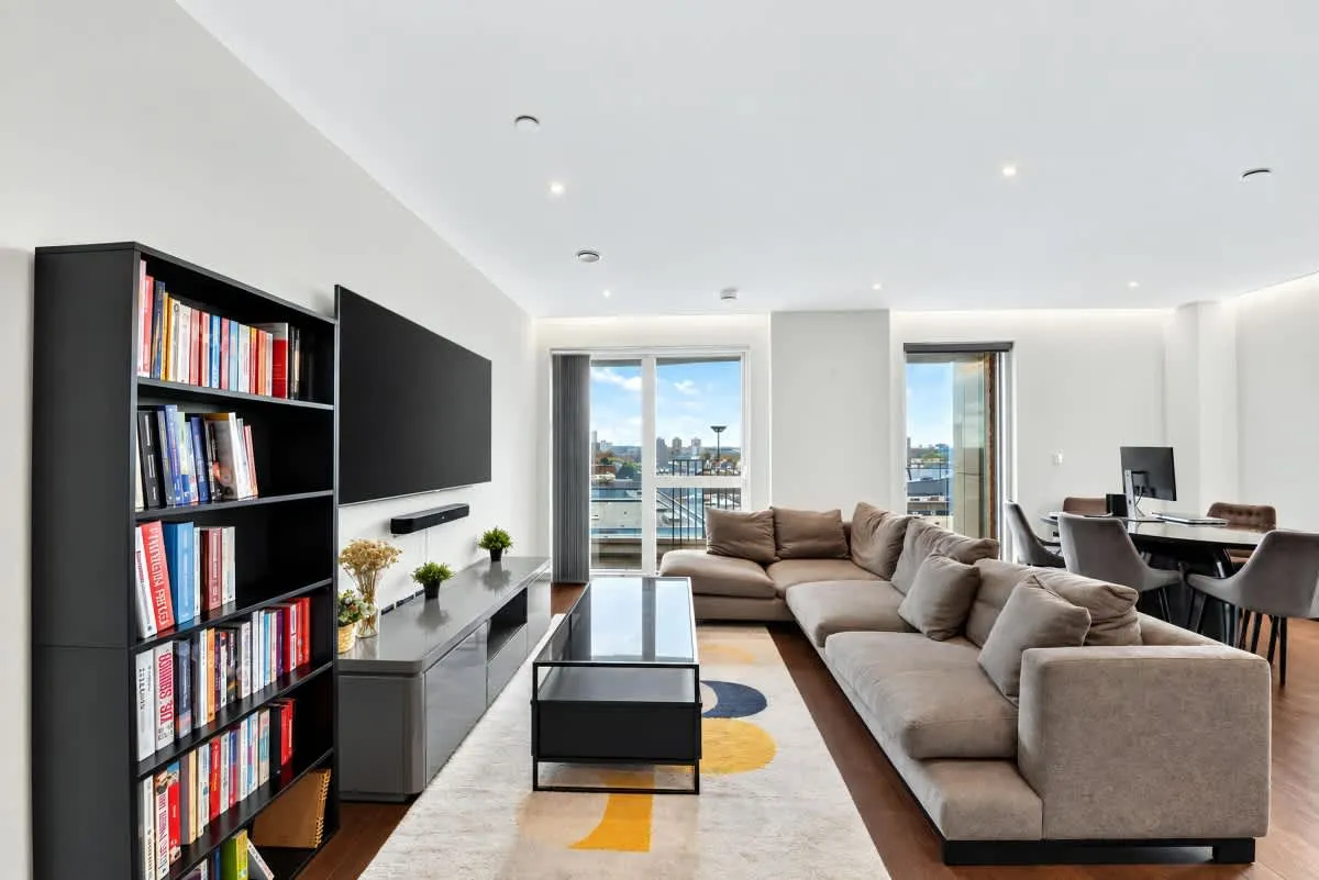 2 bed flat to rent, Lexington Gardens, London, SW11