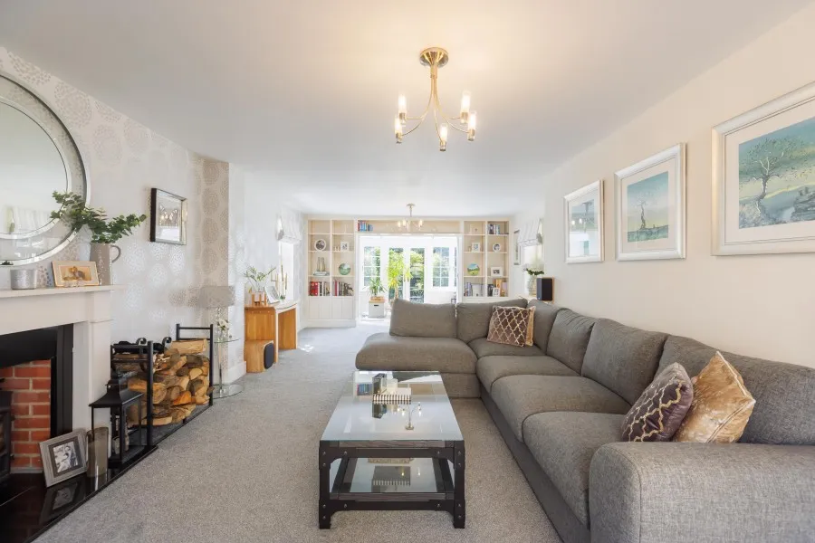 House Under Offer with 5 bedrooms in Mulberry Green, Old Harlow, CM17, photo 2