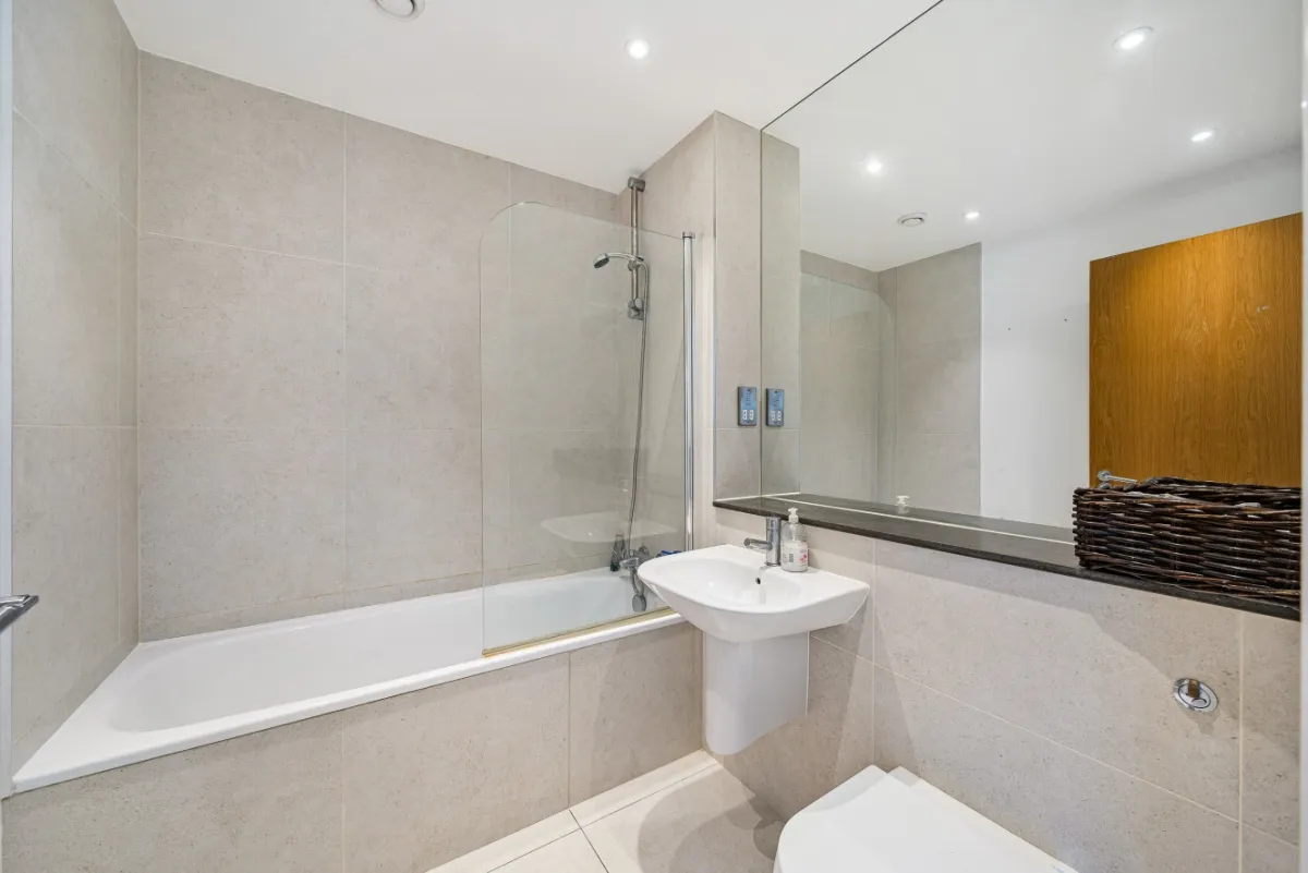 Streatham High Road, Streatham Hill, SW16, photo 6
