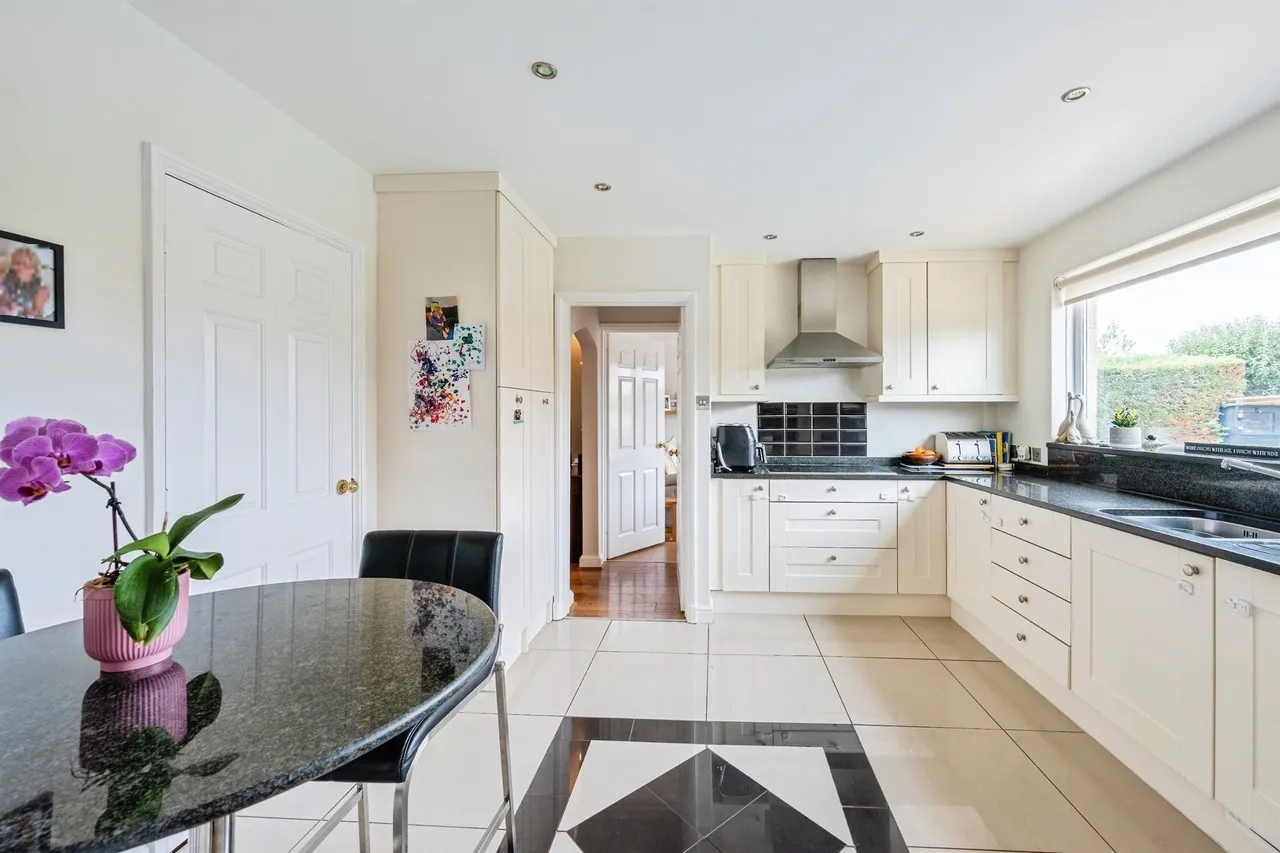 Snarlton Lane, Melksham, SN12, photo 4