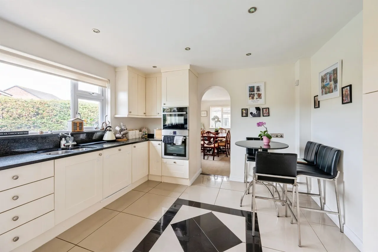 Snarlton Lane, Melksham, SN12, photo 5