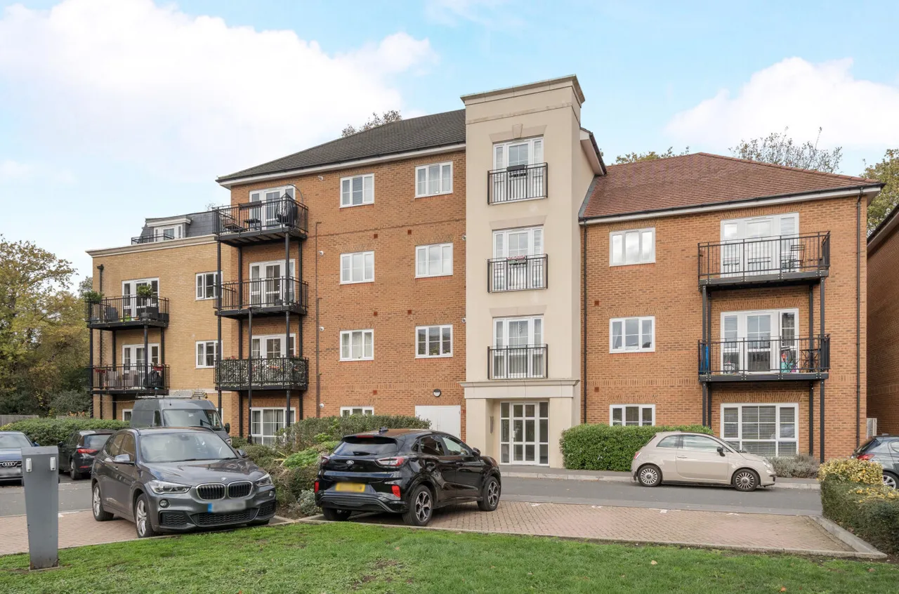 Alderson Grove, Hersham, KT12, photo 9