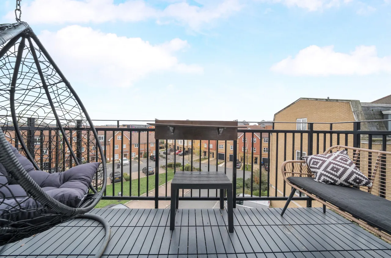 Alderson Grove, Hersham, KT12, photo 4