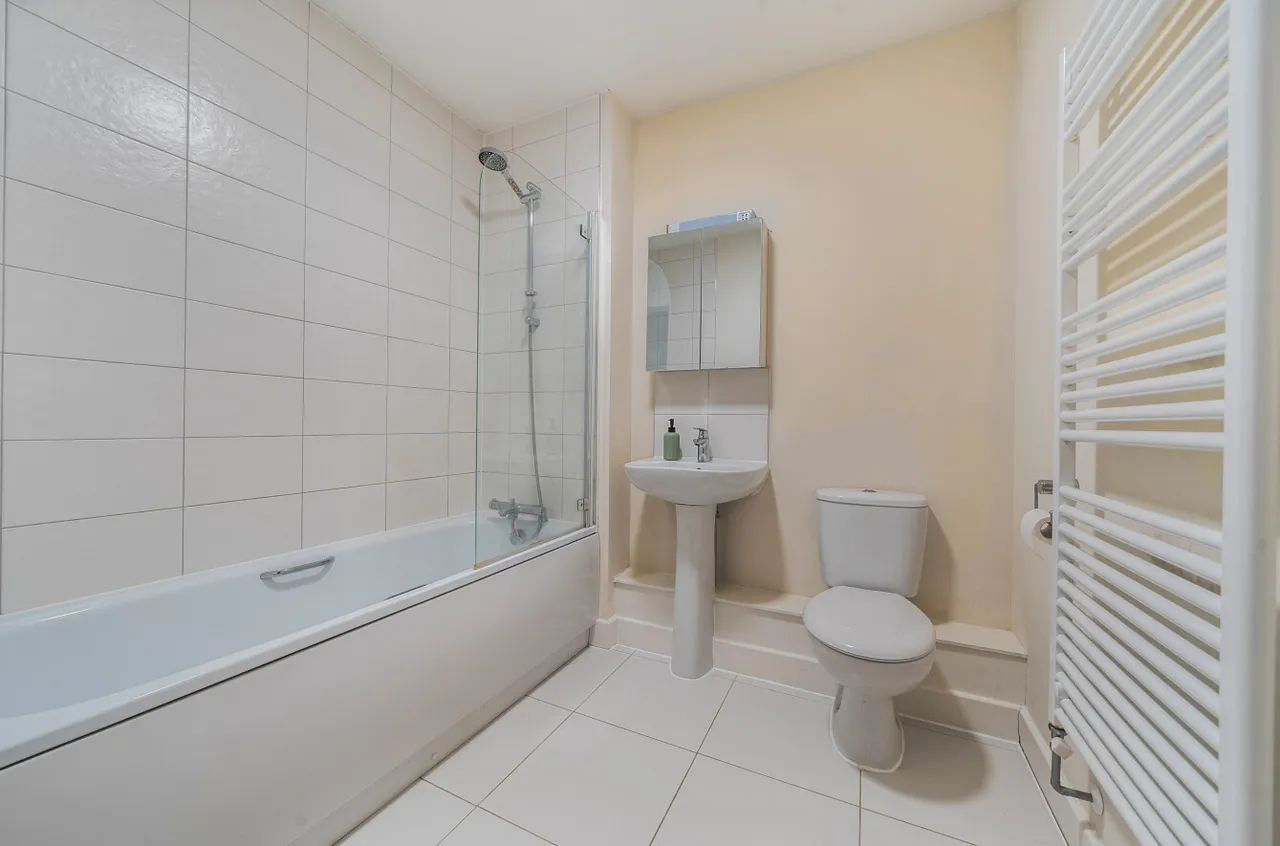 Alderson Grove, Hersham, KT12, photo 8