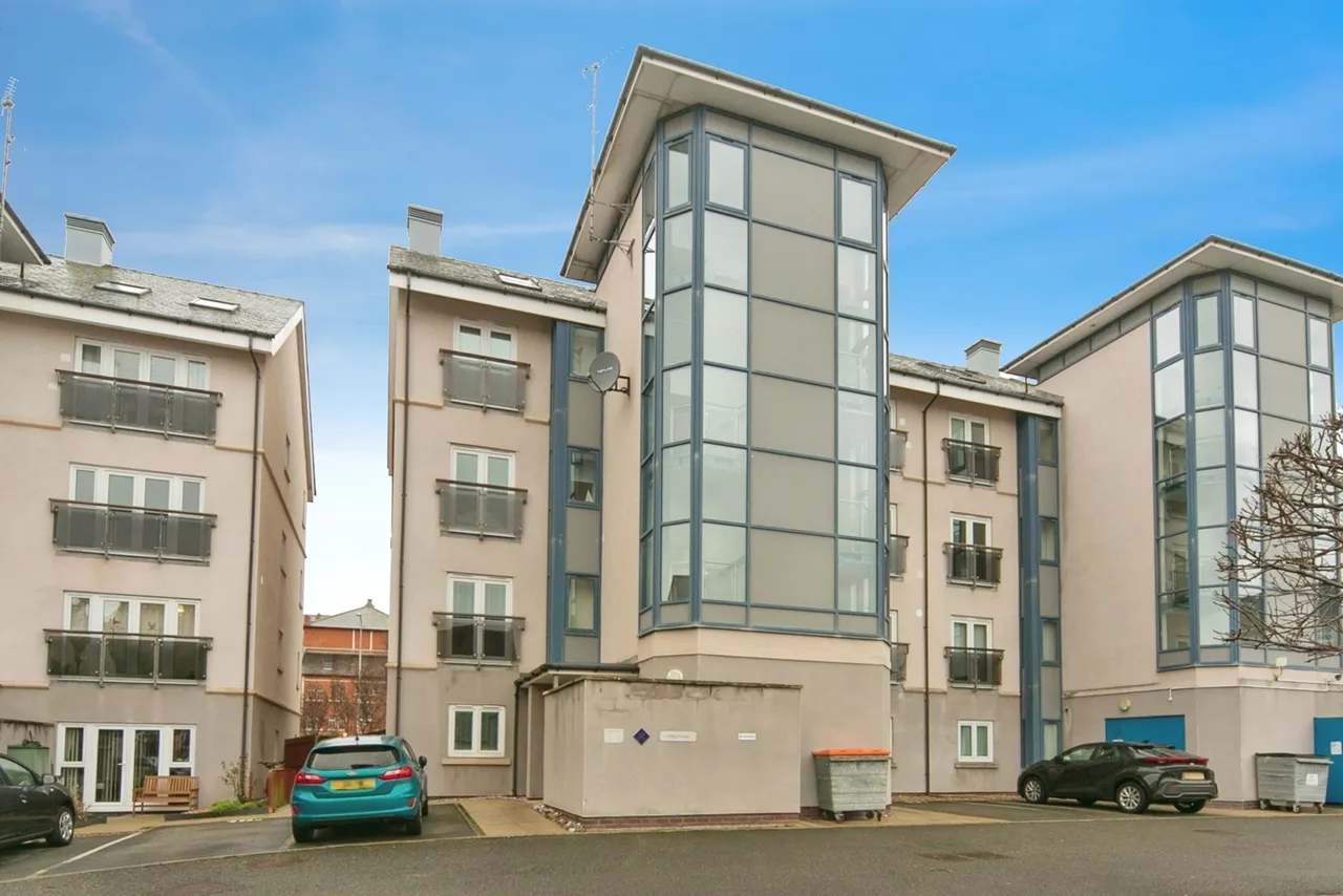 2 bed flat for sale, Mostyn Broadway, Llandudno, LL30