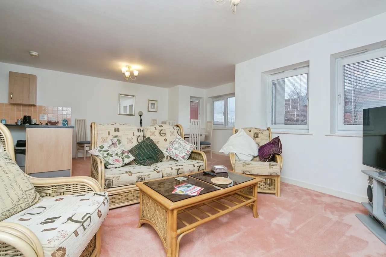 Mostyn Broadway, Llandudno, LL30, photo 5
