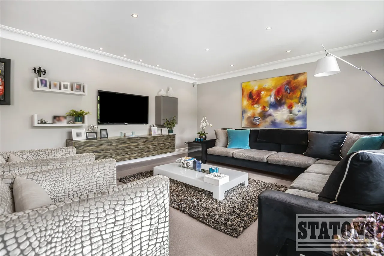 Totteridge Green, London, N20 8PE, photo 15